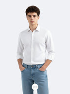 Camiseta elástica corte moderno